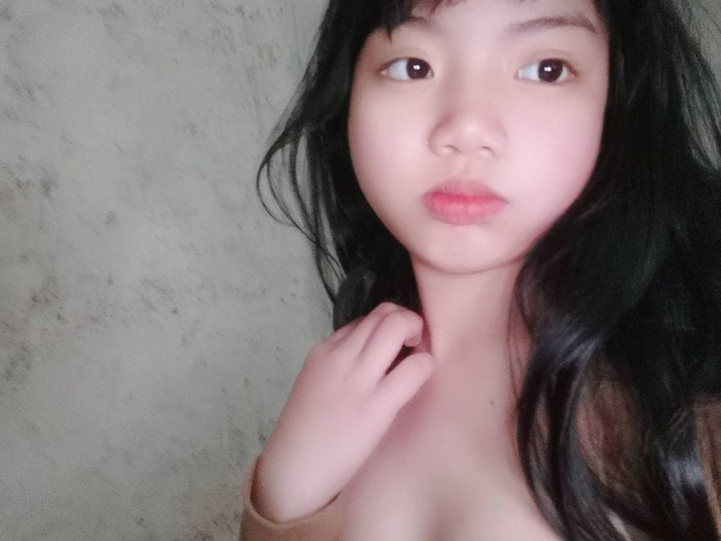 大胸妹妹发育真好 (4)